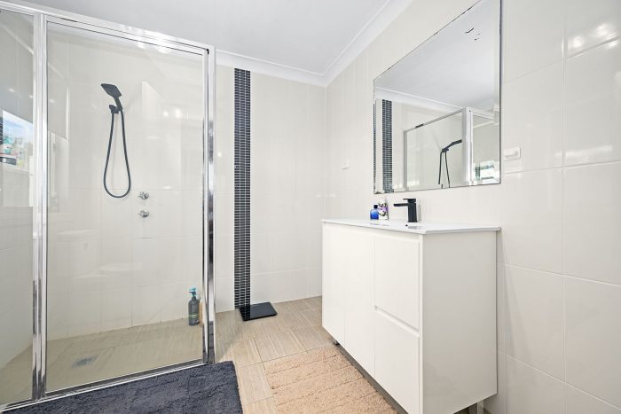 5 Lytham Ct, Glenmore Park NSW 2745, Australia