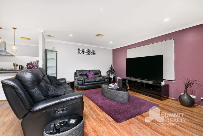 129 Macquarie Dr, Australind WA 6233, Australia