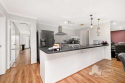 129 Macquarie Dr, Australind WA 6233, Australia