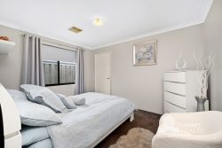 129 Macquarie Dr, Australind WA 6233, Australia