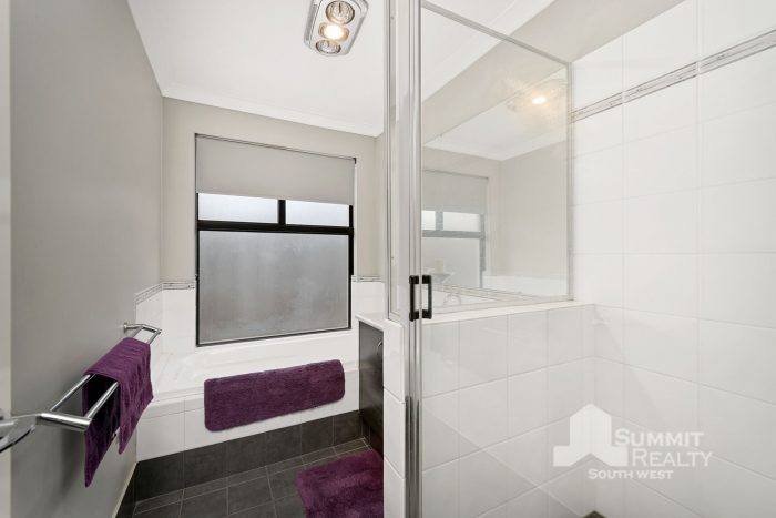 129 Macquarie Dr, Australind WA 6233, Australia