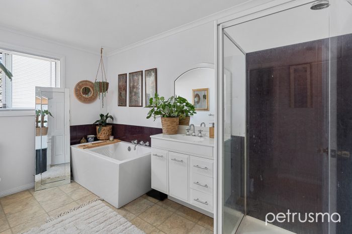 14 Matthews Rd, Forcett TAS 7173, Australia