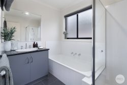 14 Muller Ct, Mount Clear VIC 3350, Australia