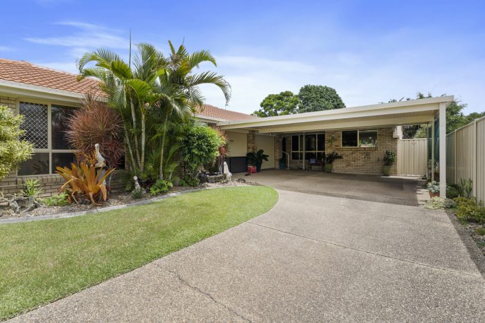 Unit 2/13 Cabana Ct, Banora Point NSW 2486, Australia