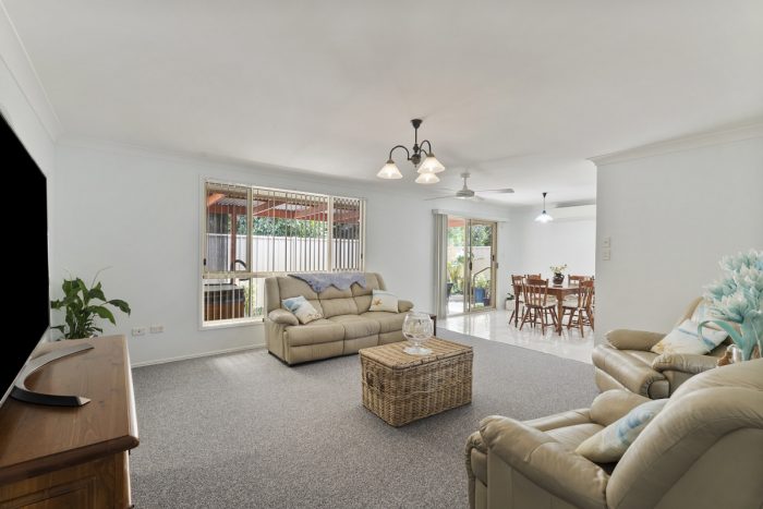 Unit 2/13 Cabana Ct, Banora Point NSW 2486, Australia