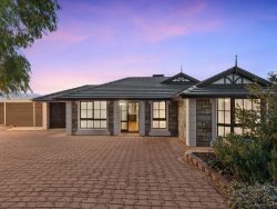 8 Pacific Cl, Seaford Rise SA 5169, Australia