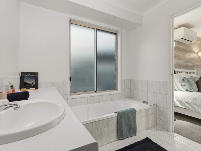 8 Pacific Cl, Seaford Rise SA 5169, Australia