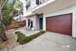 10 Ovey St, Morningside QLD 4170, Australia