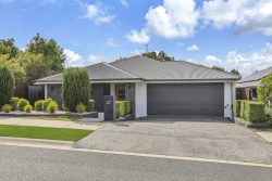 37 Teal Circuit, Greenbank QLD 4124, Australia