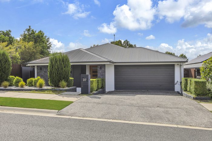 37 Teal Circuit, Greenbank QLD 4124, Australia
