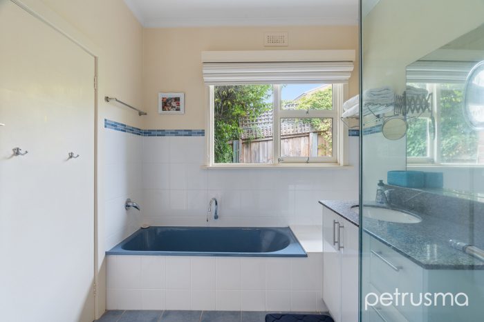 29 Proctors Rd, Dynnyrne TAS 7005, Australia