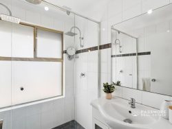 128 Illawarra Cres S, Ballajura WA 6066, Australia