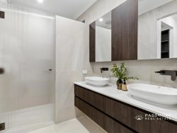 8B Williams Rd, Dianella WA 6059, Australia