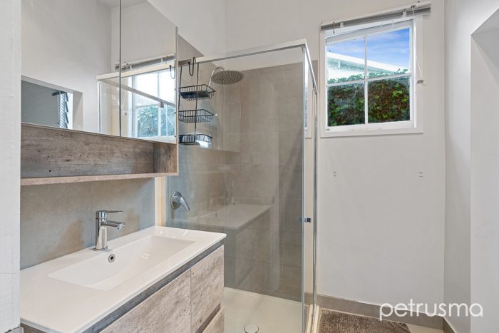 90 Regent St, Sandy Bay TAS 7005, Australia