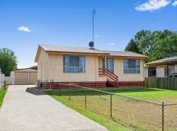 9 Rosalie St, Kingsthorpe QLD 4400, Australia