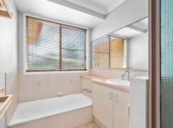9 Rosalie St, Kingsthorpe QLD 4400, Australia