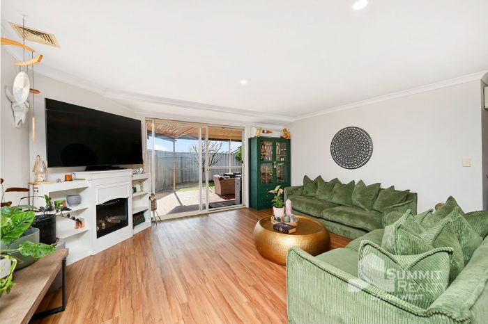 3 Sherwood Dr, Dalyellup WA 6230, Australia