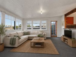 7 Sixth Ave, Dodges Ferry TAS 7173, Australia