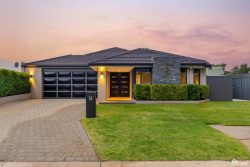 14 Skiptar Grove, Hilbert WA 6112, Australia