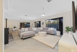 14 Skiptar Grove, Hilbert WA 6112, Australia