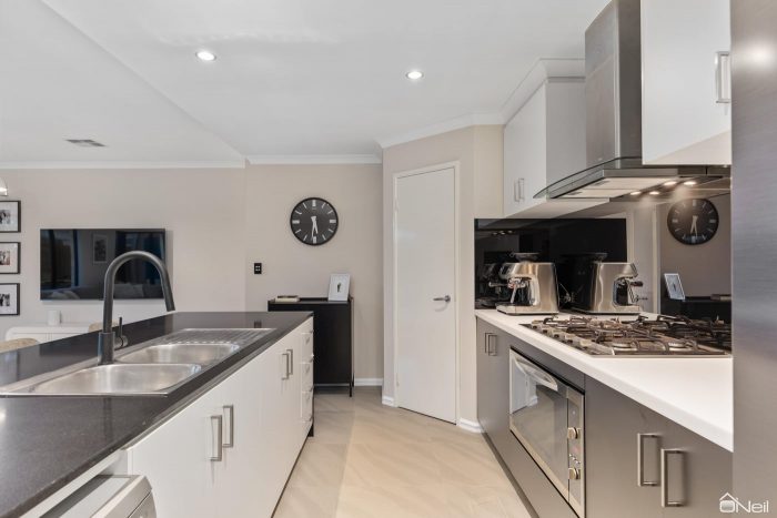 14 Skiptar Grove, Hilbert WA 6112, Australia
