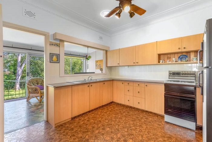 11 Chick St, Roselands NSW 2196, Australia