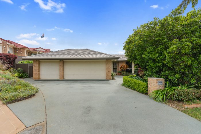 14 Kinross Cl, Banora Point NSW 2486, Australia