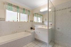 14 Kinross Cl, Banora Point NSW 2486, Australia