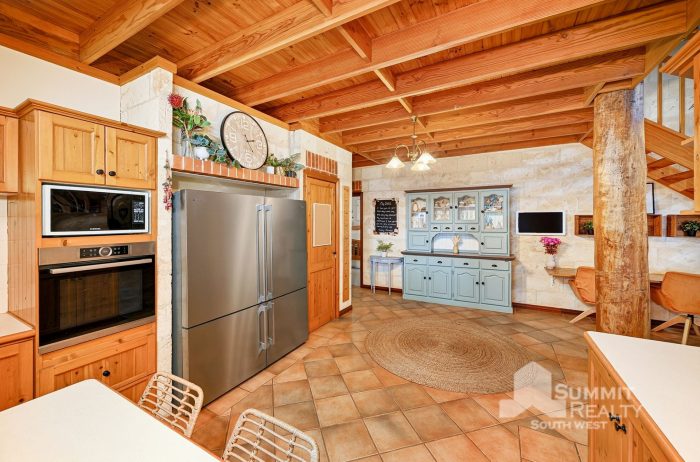 4 St Andrews Hill, Leschenault WA 6233, Australia