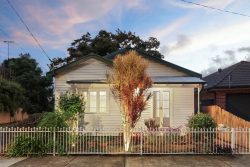 8 Station St E, Tempe NSW 2044, Australia