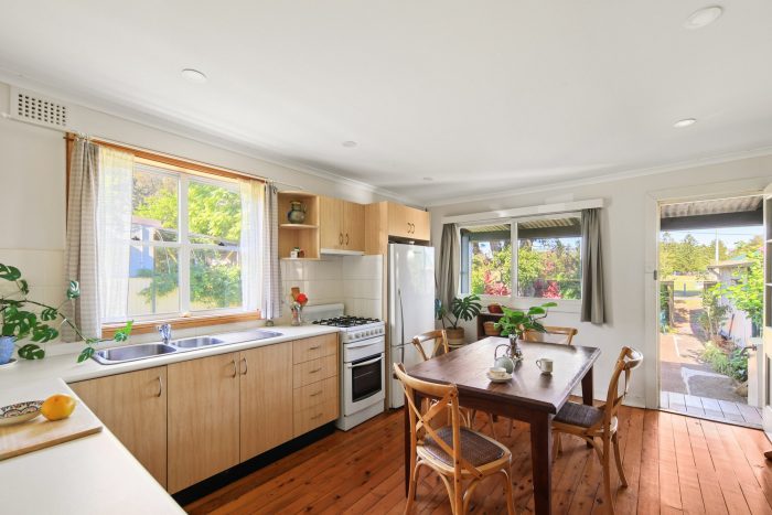8 Station St E, Tempe NSW 2044, Australia