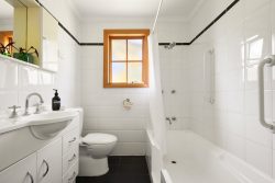 8 Station St E, Tempe NSW 2044, Australia