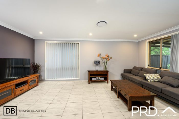 12 Torrens Ct, Wattle Grove NSW 2173, Australia
