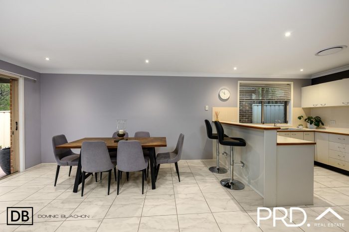12 Torrens Ct, Wattle Grove NSW 2173, Australia