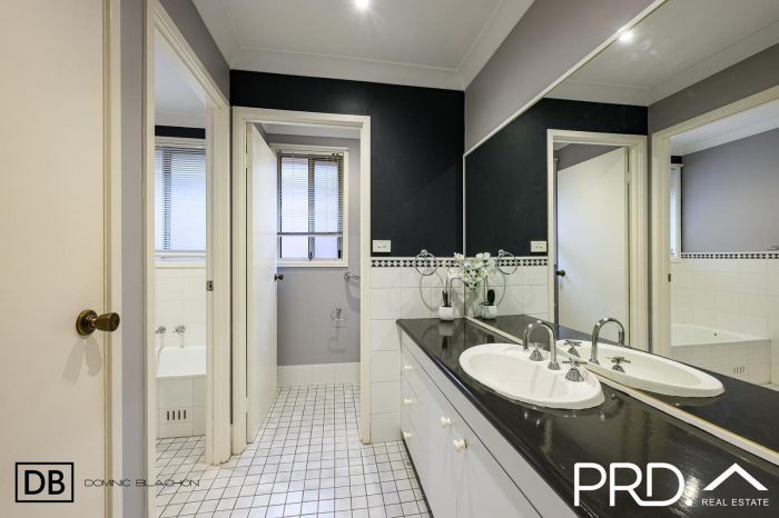 12 Torrens Ct, Wattle Grove NSW 2173, Australia