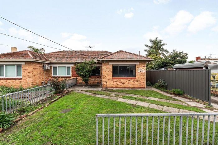 246 Victoria Rd, Thornbury VIC 3071, Australia