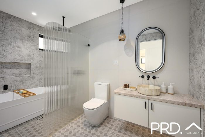 32A Monie Ave, East Hills NSW 2213, Australia