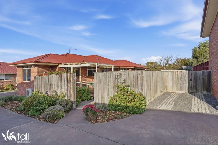 Unit 2/13A Raminea Rd, Lindisfarne TAS 7015, Australia