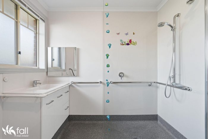 Unit 2/13A Raminea Rd, Lindisfarne TAS 7015, Australia