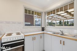 Unit 2/13A Raminea Rd, Lindisfarne TAS 7015, Australia