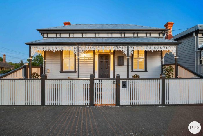 218 Armstrong St N, Soldiers Hill VIC 3350, Australia