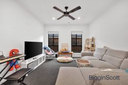 12 Bamburgh St, Werribee VIC 3030, Australia