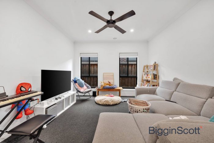 12 Bamburgh St, Werribee VIC 3030, Australia