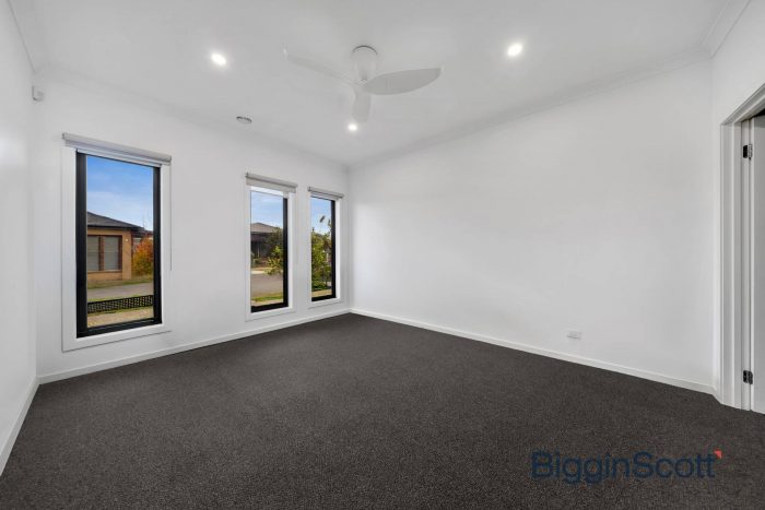 12 Bamburgh St, Werribee VIC 3030, Australia