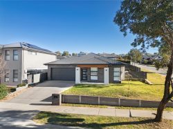 13 Banks St, Googong NSW 2620, Australia