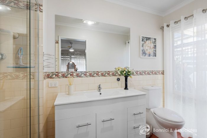 7 Bent Pl, West Wodonga VIC 3690, Australia