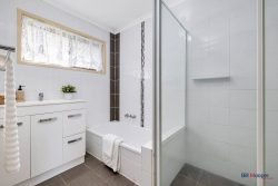 15 Ham Rd, Mansfield QLD 4122, Australia