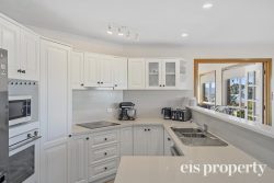 80 Branscombe Rd, Claremont TAS 7011, Australia
