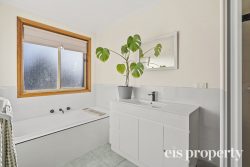 80 Branscombe Rd, Claremont TAS 7011, Australia