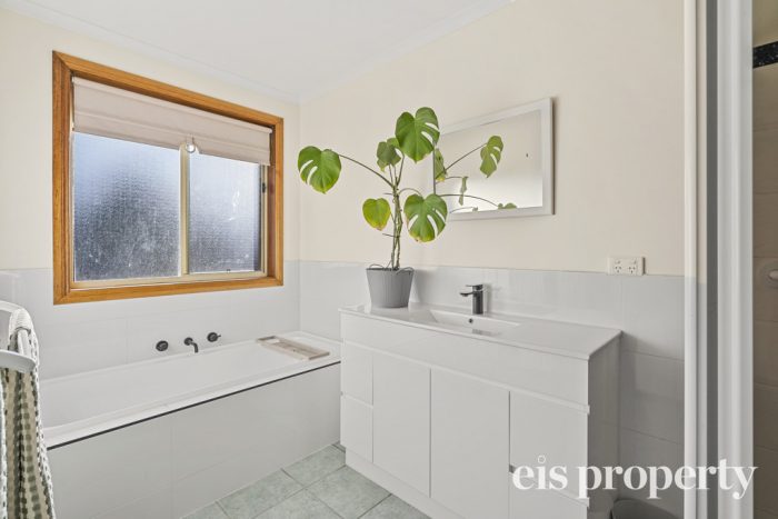 80 Branscombe Rd, Claremont TAS 7011, Australia